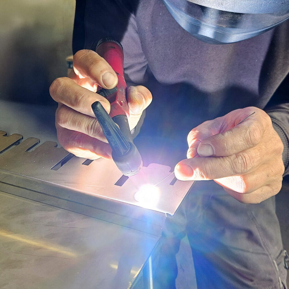 Füürkanal – Der Grill wird von Hand zusammengeschweisst