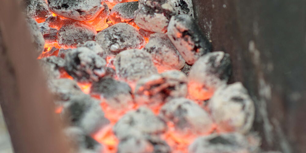 Glut – Füürkanal, perfekt grillieren mit unserem Spiessligrill & Grillkanal