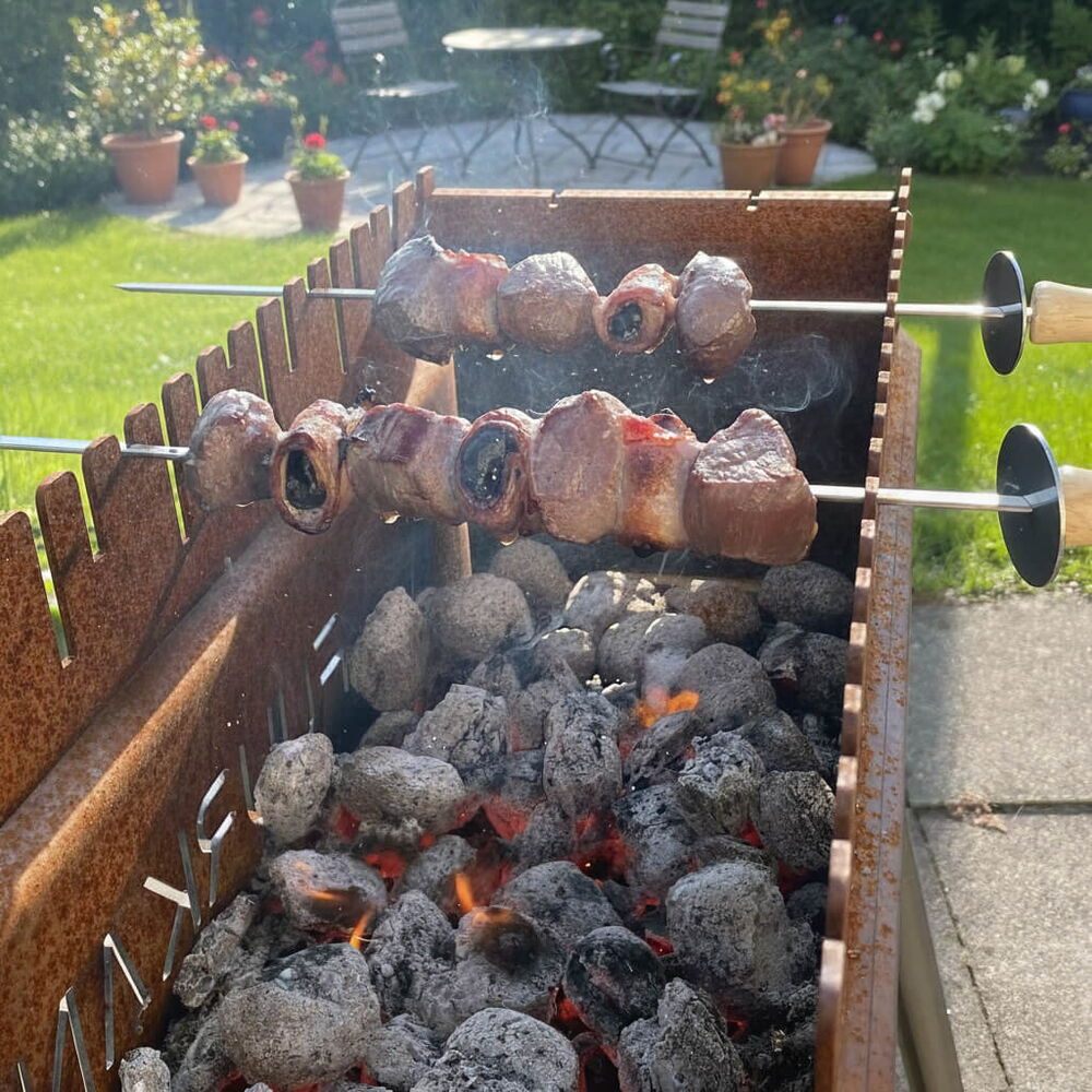 Füürkanal – Die Fleisch-Spiesse garen über der Glut