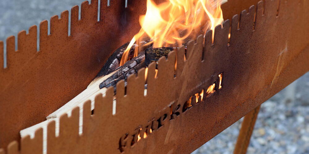 Füürkanal anfeuern, perfekt grillieren mit unserem Spiessligrill & Grillkanal